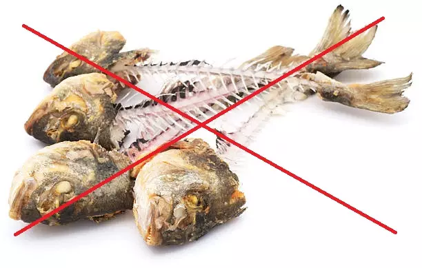 Можно ли курам давать кости от жареной рыбы